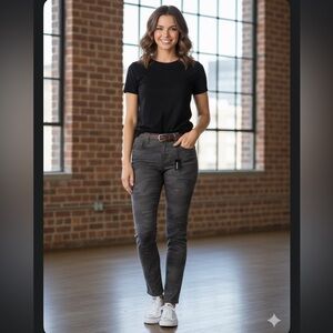 Express Mid Rise Stretch Camo Jeans. NWT